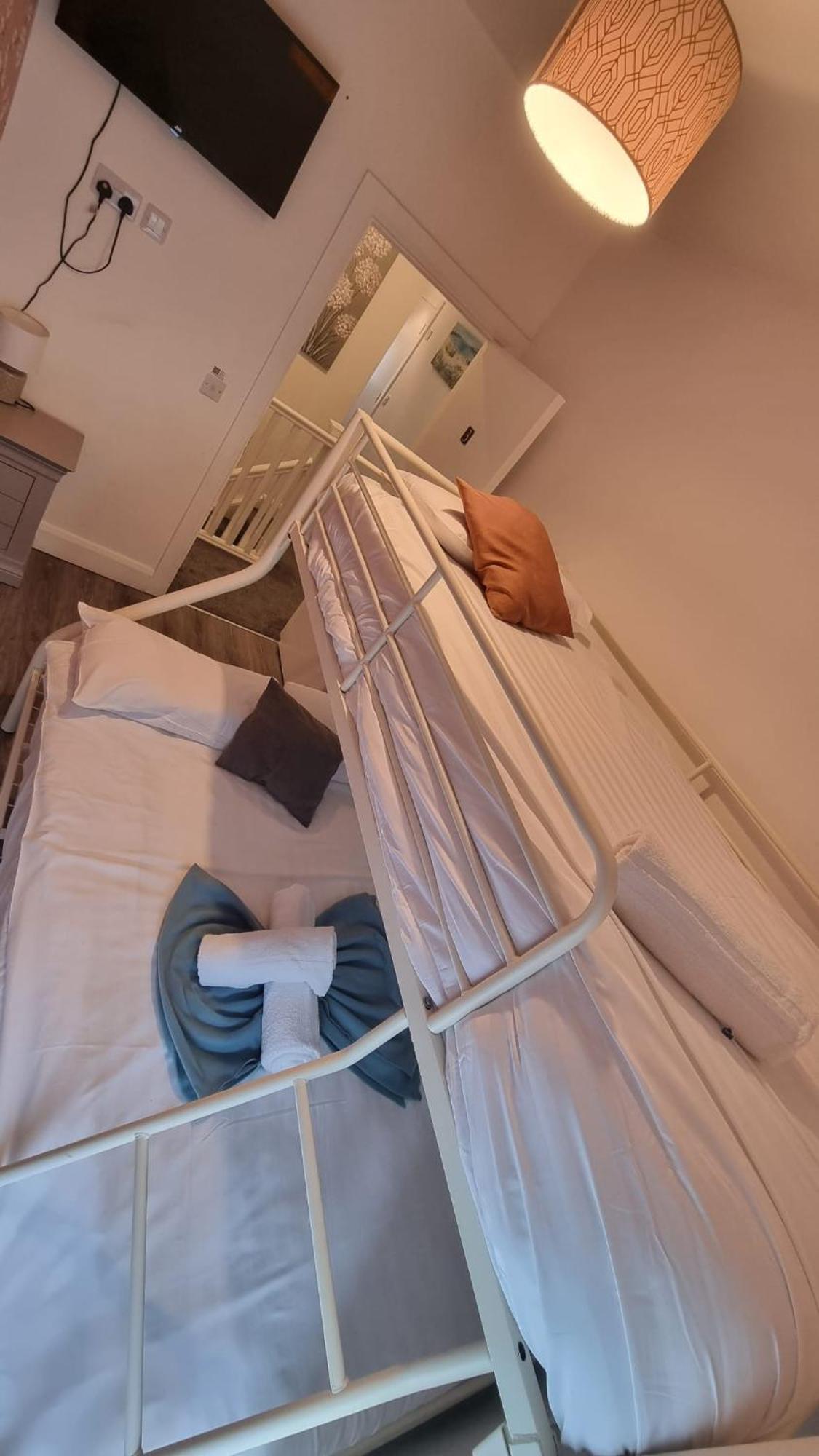 Eyre Square Lane Budget Rooms Голуэй Экстерьер фото